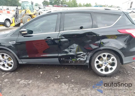 2016 Ford Escape Titanium z USA, uszkodzony, nr VIN 1FMCU0J92GUA42652